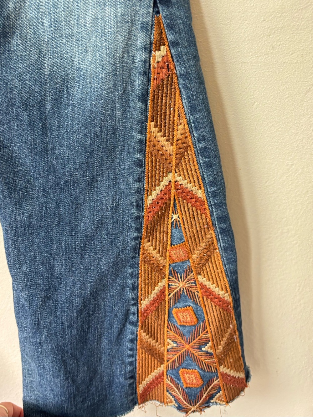 Driftwood Farrah Floral Embroidered Flare Jeans 26 - Picture 7 of 12